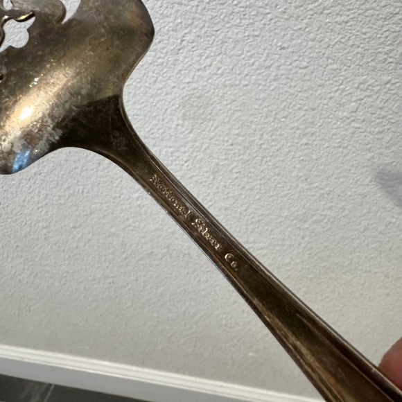 National Silver Co VTG Silverplate Pierced Cake Pie Server Ornate Floral Handle - Picture 3 of 3